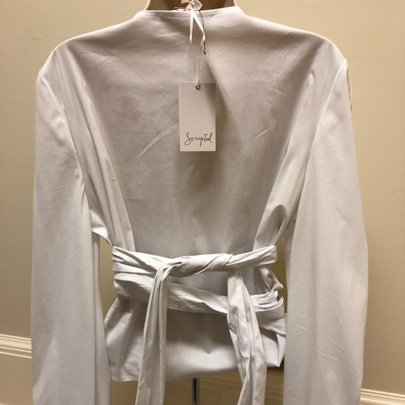 Scripted Wrap Around Top - Picture 3 of 3